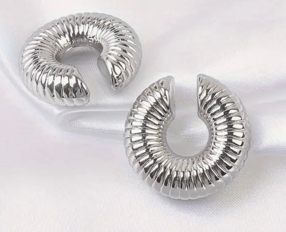 Texturized Medium Ear Cuffs (Varios Estilos)